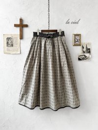 le ciel／ボタニカルプリントスカート・チャコールグレー