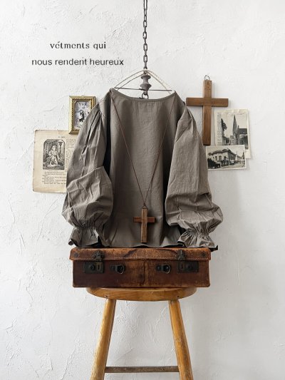 画像2: nous rendent heureux／シャーリングパフ袖ブラウス・グレージュ