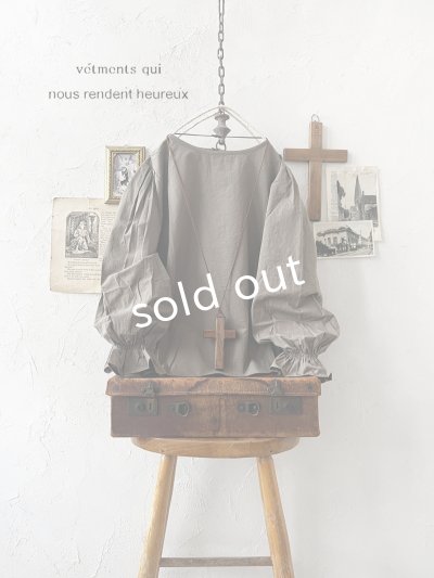 画像2: nous rendent heureux／シャーリングパフ袖ブラウス・グレージュ