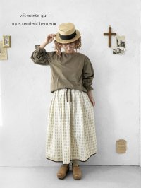 nous rendent heureux／シャーリングパフ袖ブラウス・グレージュ