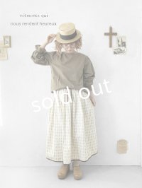 nous rendent heureux／シャーリングパフ袖ブラウス・グレージュ