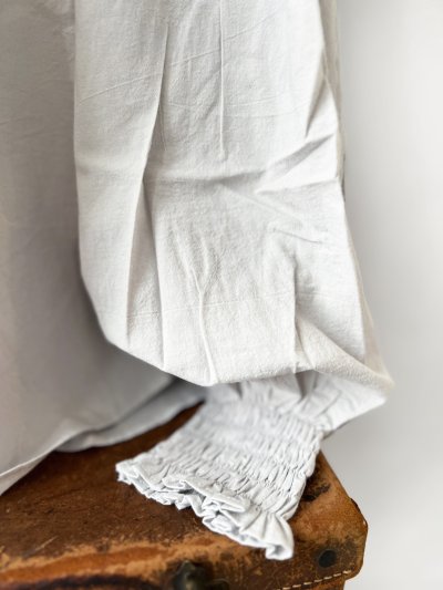 画像4: nous rendent heureux／シャーリング襟ブラウス・ライトグレー