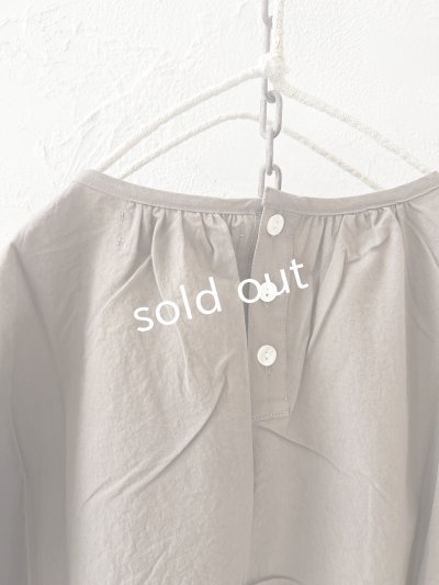 画像7: nous rendent heureux／シャーリングパフ袖ブラウス・グレージュ