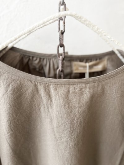 画像4: nous rendent heureux／シャーリングパフ袖ブラウス・グレージュ