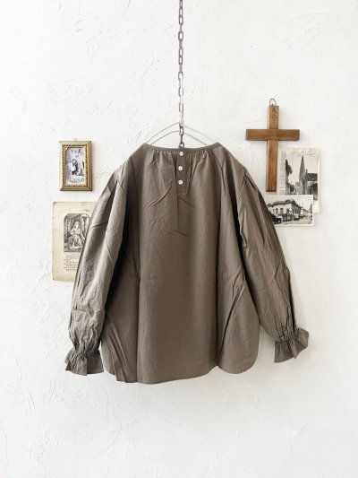 画像6: nous rendent heureux／シャーリングパフ袖ブラウス・グレージュ