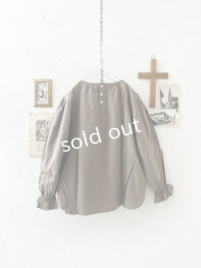 画像6: nous rendent heureux／シャーリングパフ袖ブラウス・グレージュ