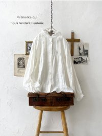 nous rendent heureux／フリル襟ピンタックブラウス・オフ