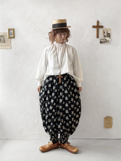 画像12: MARCHE' DE SOEUR／ピエロパンツ・黒ブーケ刺繍