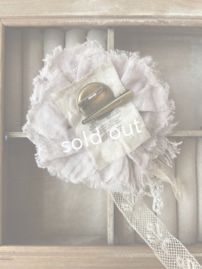 画像3: pollenbienco／アンティークレースとプリザーブドフラワーのコサージュ・E