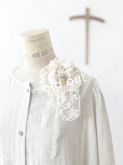 画像4: pollenbienco／アンティークレースとプリザーブドフラワーのコサージュ・C