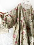 画像4: MARCHE' DE SOEUR／パフ袖チュニックワンピース・花柄モスグリーン (4)