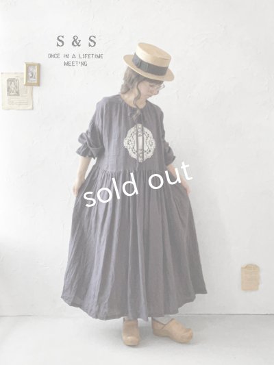 画像8: shizuka's／アンティーク刺繍レースワンピース・チャコール