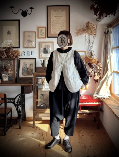 画像2: Reliure／Tucked ruffle collar blouse・black