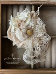 画像1: pollenbienco／アンティークレースとプリザーブドフラワーのコサージュ・C (1)