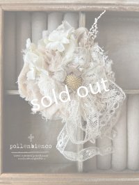 pollenbienco／アンティークレースとプリザーブドフラワーのコサージュ・C