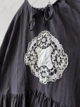画像3: shizuka's／アンティーク刺繍レースワンピース・チャコール (3)