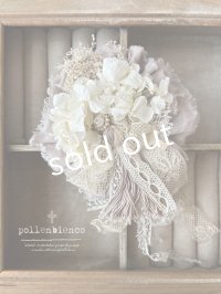 pollenbienco／アンティークレースとプリザーブドフラワーのコサージュ・E