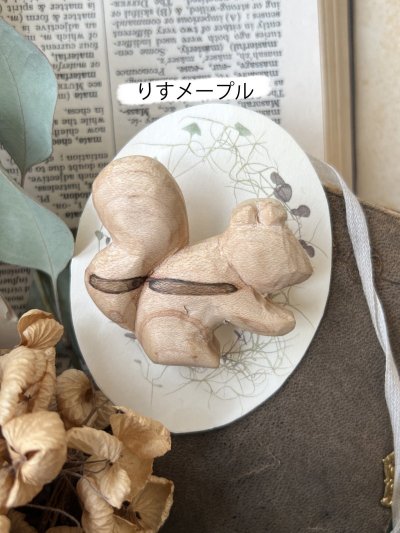 画像7: ecru-ke／木彫りのブローチ