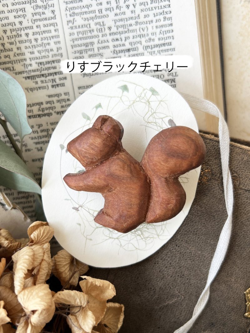 画像4: ecru-ke／木彫りのブローチ (4)