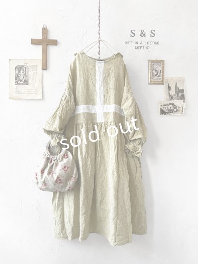 画像1: shizuka's／セーラー襟の刺繍レースワンピース・ペールリーフ