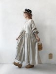 画像13: MARCHE' DE SOEUR／オランダリネン ギャザーワンピース・生成り (13)