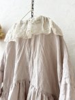 画像11: MARCHE' DE SOEUR／大きなラッフル襟のチュニック・ファナージュピンクに生成り襟 (11)