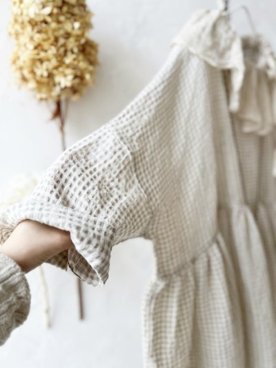 画像8: MARCHE' DE SOEUR／大きなラッフル襟のチュニック・ワッフルベージュに生成り襟