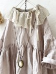 画像2: MARCHE' DE SOEUR／大きなラッフル襟のチュニック・ファナージュピンクに生成り襟 (2)