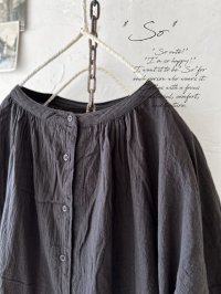 SO／コットンローンギャザーブラウス・スミクロ