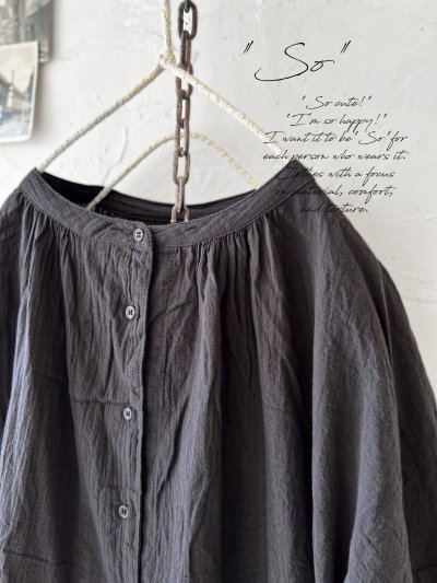 画像1: SO／コットンローンギャザーブラウス・スミクロ