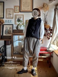 Reliure／FRILL VEST・Black linen
