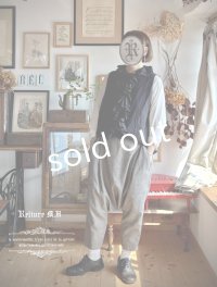 Reliure／FRILL VEST・Black linen