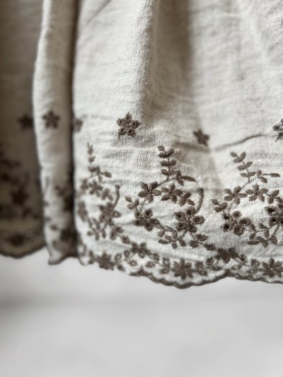 画像4: 【4/24(金)21時から販売】MIFUMIコラボ／sarahのワンピース・リースカーキ刺繍＆bag