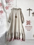 画像1: 【4/24(金)21時から販売】MIFUMIコラボ／sarahのワンピース・赤花刺繍＆bag (1)