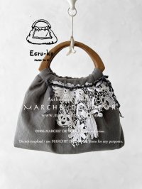 ecru-ke／木の持ち手バッグ・グレー アンティークレース