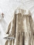 画像10: MARCHE' DE SOEUR／大きなラッフル襟のチュニック・ベージュローズ×生成り (10)