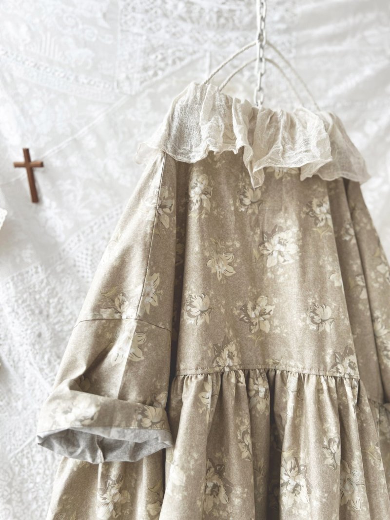 画像10: MARCHE' DE SOEUR／大きなラッフル襟のチュニック・ベージュローズ×生成り (10)
