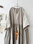 画像2: MARCHE' DE SOEUR／スキッパーギャザーワンピース・生成り (2)