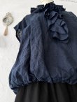 画像4: MARCHE' DE SOEUR／フローフリルのフレンチ袖ブラウス・ダークネイビー (4)
