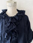 画像3: MARCHE' DE SOEUR／フローフリルの半袖ブラウス・ダークネイビー (3)