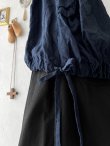 画像7: MARCHE' DE SOEUR／フローフリルのフレンチ袖ブラウス・ダークネイビー (7)