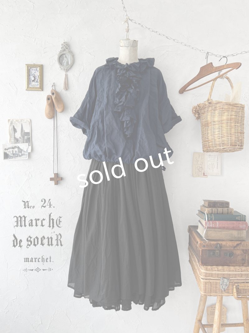 画像1: MARCHE' DE SOEUR／フローフリルの半袖ブラウス・ダークネイビー (1)