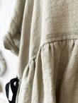 画像20: MARCHE' DE SOEUR／革タグストール付きスキッパーワンピース・オリーブドラブ (20)