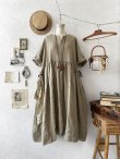 画像4: MARCHE' DE SOEUR／革タグストール付きスキッパーワンピース・オリーブドラブ (4)
