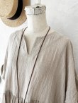画像5: MARCHE' DE SOEUR／革タグストール付きスキッパーワンピース・フラックス (5)