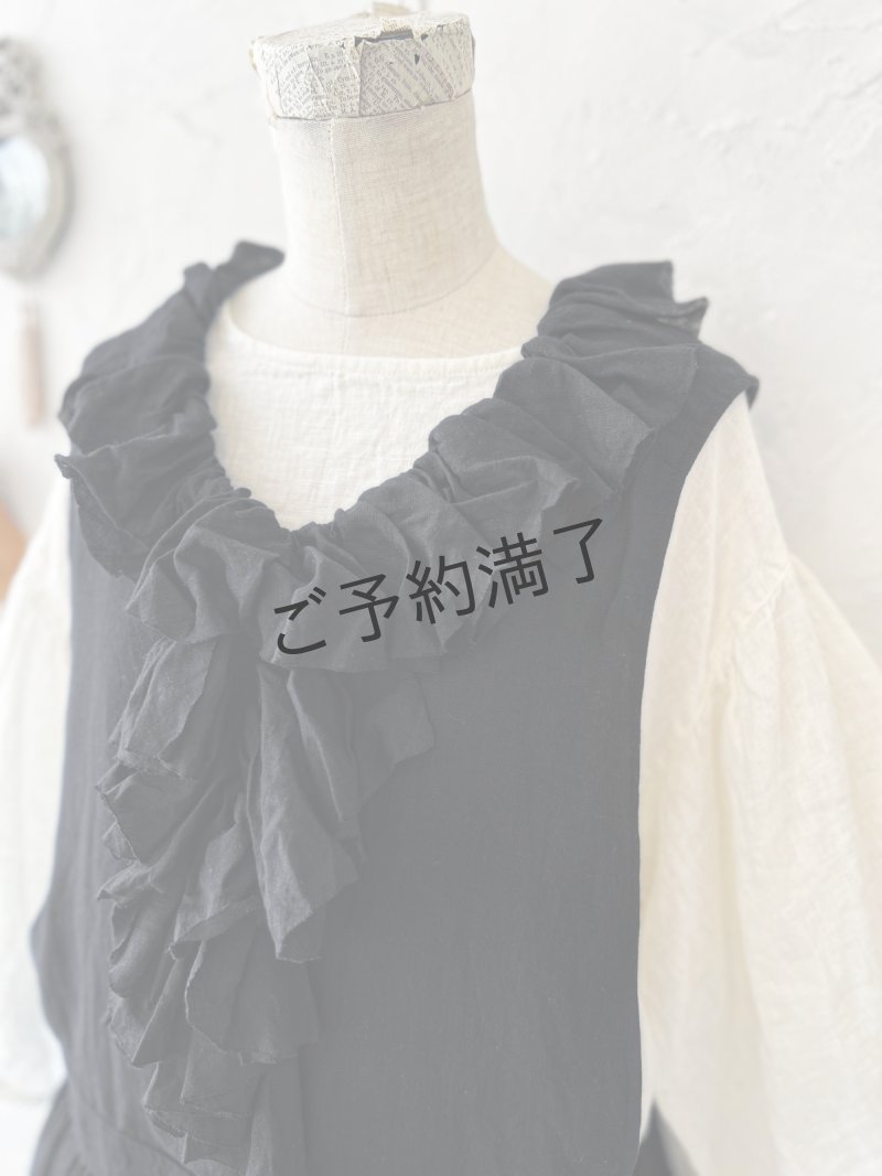 画像8: 【予約販売】MARCHE' DE SOEUR／フローフリルエプロンワンピース・黒 (8)