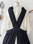 画像12: 【予約販売】MARCHE' DE SOEUR／フローフリルエプロンワンピース・黒 (12)