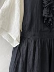 画像9: 【予約販売】MARCHE' DE SOEUR／フローフリルエプロンワンピース・黒 (9)