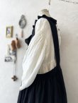 画像11: 【予約販売】MARCHE' DE SOEUR／フローフリルエプロンワンピース・黒 (11)