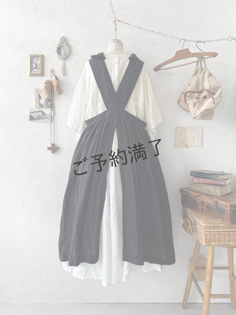 画像5: 【予約販売】MARCHE' DE SOEUR／フローフリルエプロンワンピース・黒 (5)
